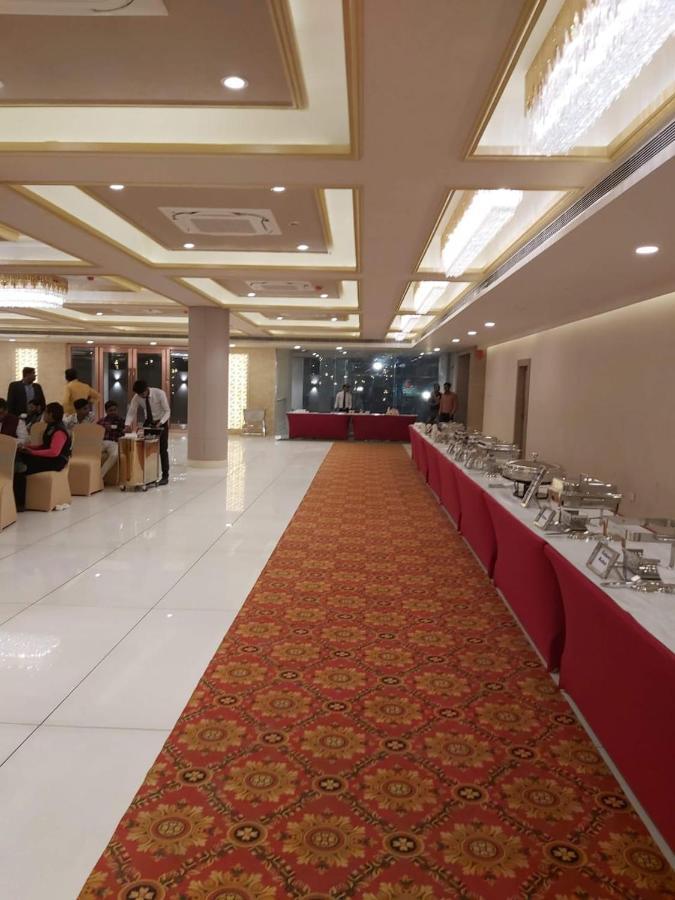 Acco Grand Hotel Lucknow Eksteriør bilde