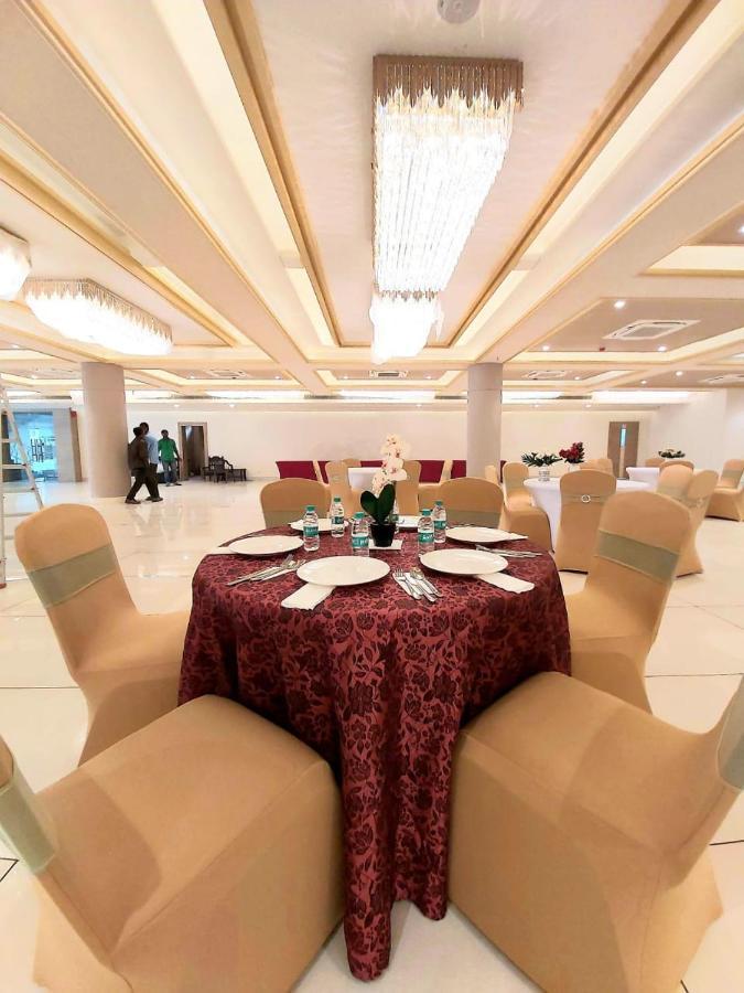 Acco Grand Hotel Lucknow Eksteriør bilde