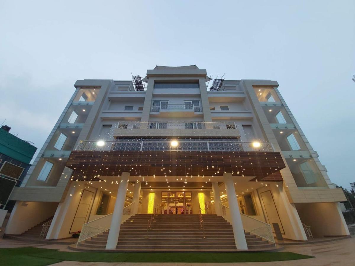 Acco Grand Hotel Lucknow Eksteriør bilde